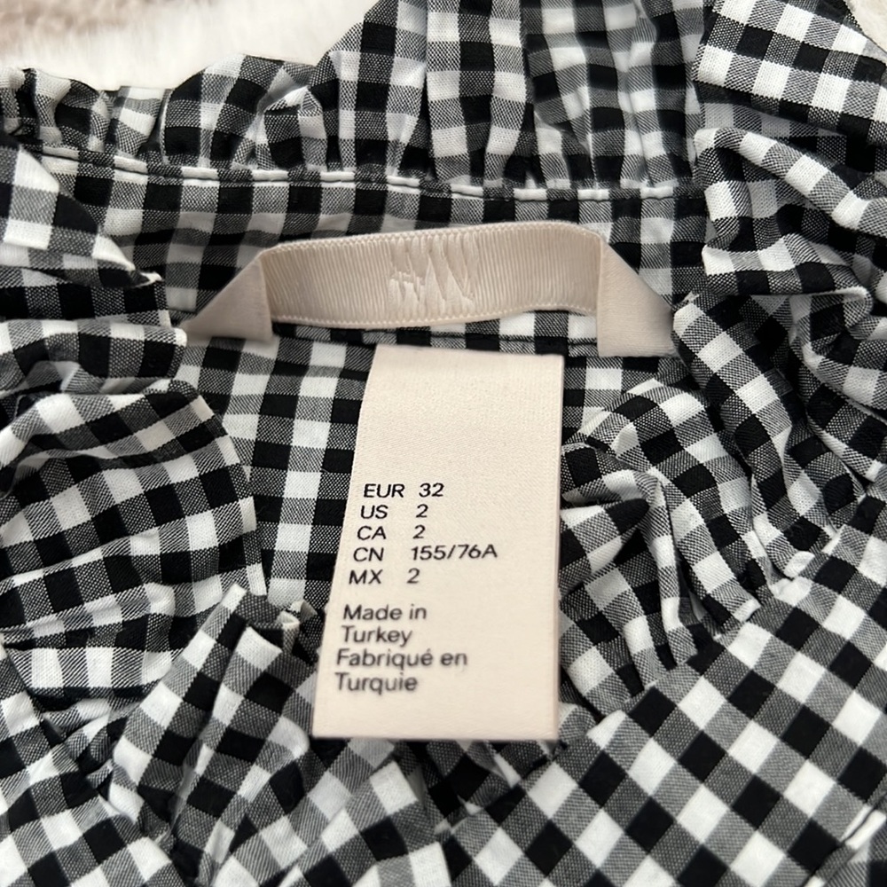 Puff sleeve top. - Picture 2 of 3
